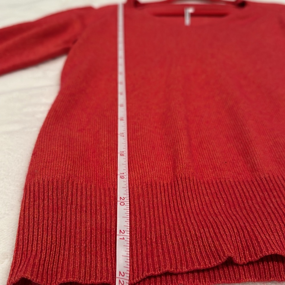 Max Studio Sweater Size M - Picture 7 of 7